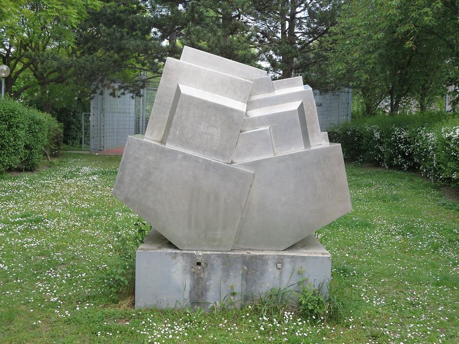 Metallplastik 'Konzentration II' von Josef Schagerl 1985