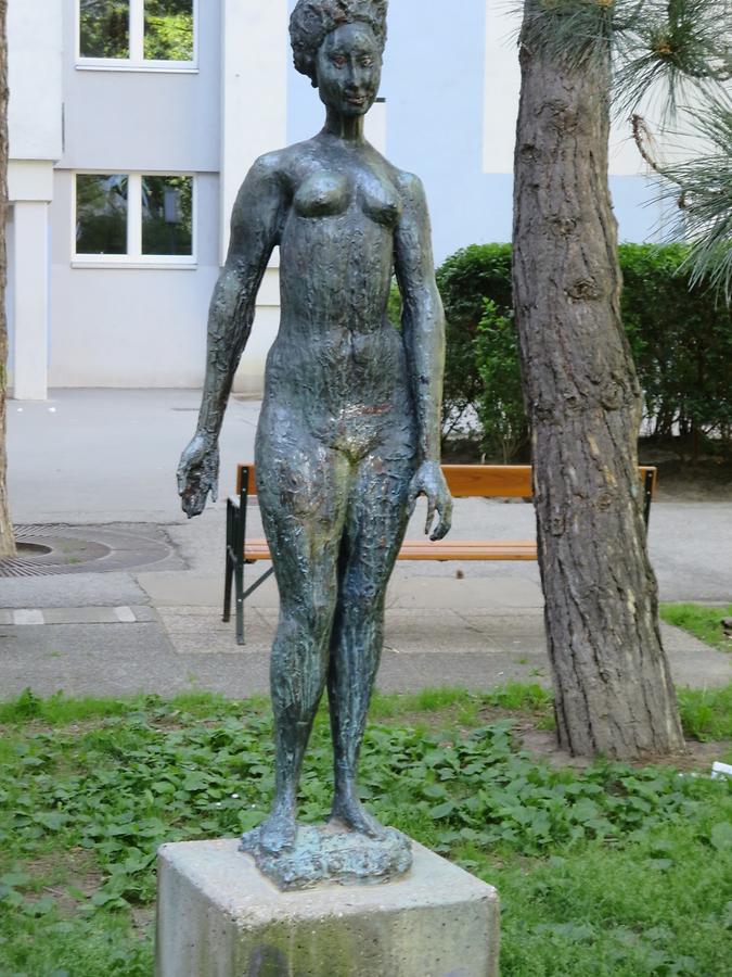 Bronzeplastik 'Stehender weiblicher Akt' von Franz Fischer 1978