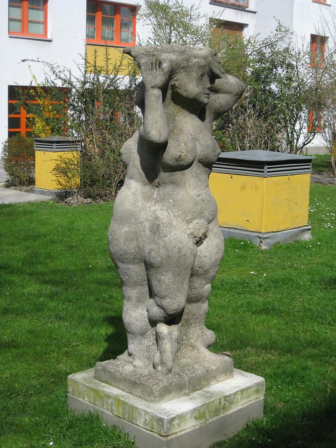 Plastik 'Drei Grazien' von Rudolf Schwaiger 1977