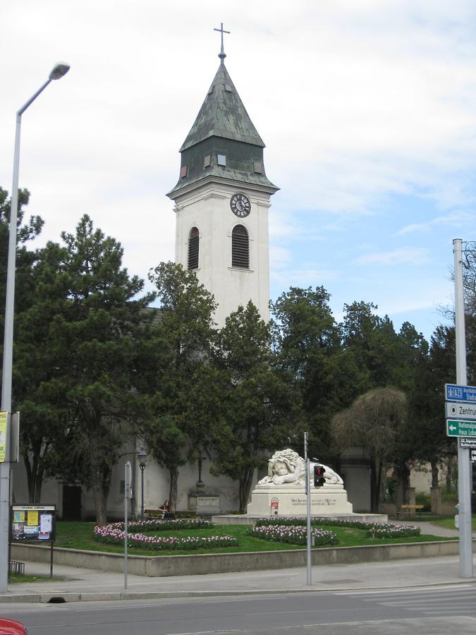 Martinskirche und 'Löwe von Aspern' von Anton Dominik Fernkorn