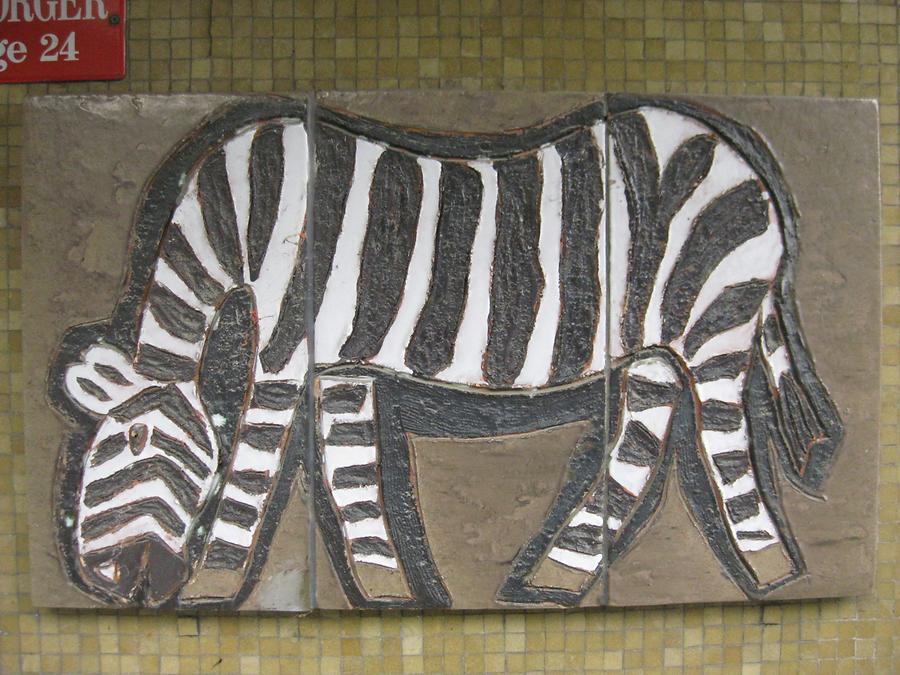 Hauszeichenrelief 'Zebra' von Egon Haug