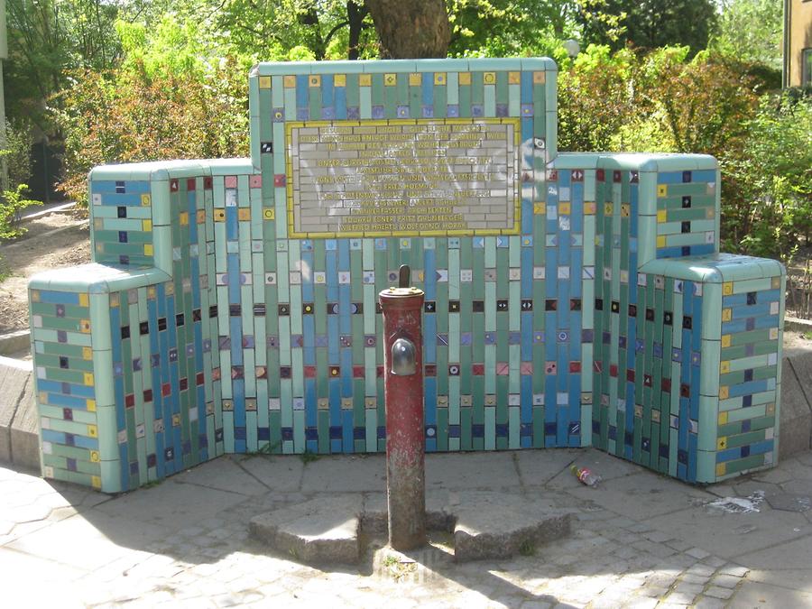 Mosaikwand 'Freiraumgestaltung' vor FreBrunnen von Karl und Renate Fuhry 1983