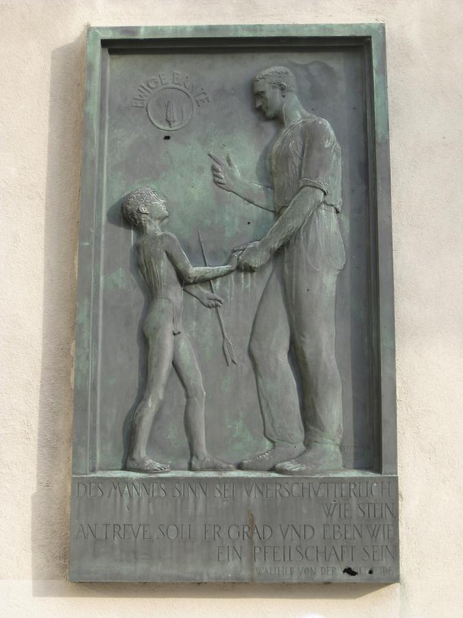 Bronzetafel 'Ewige Ernte' von Josef Humplik 1930