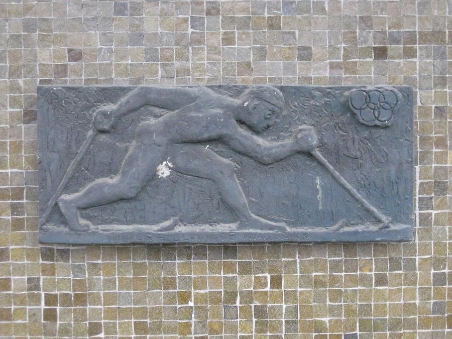 Bronzerelief 'Winter-Olympiade Innsbruck' von Oskar Bottoli 1966