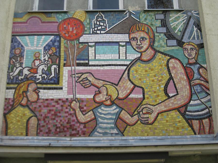 Mosaik-Supraporte 'Familie' von Eugenie Deutsch 1960