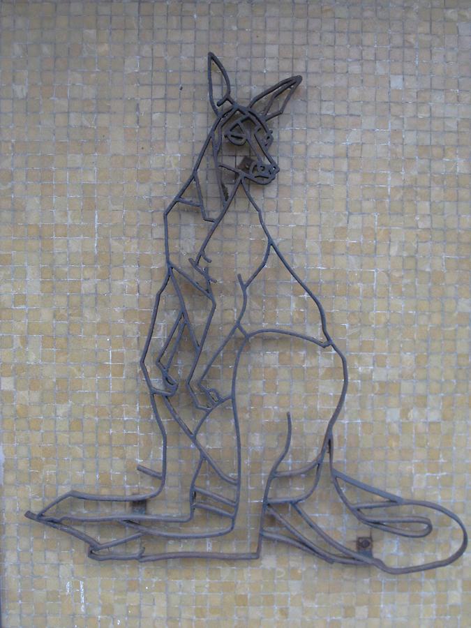 Eisenbandplatte 'Känguru' von Hans Fabigan 1964