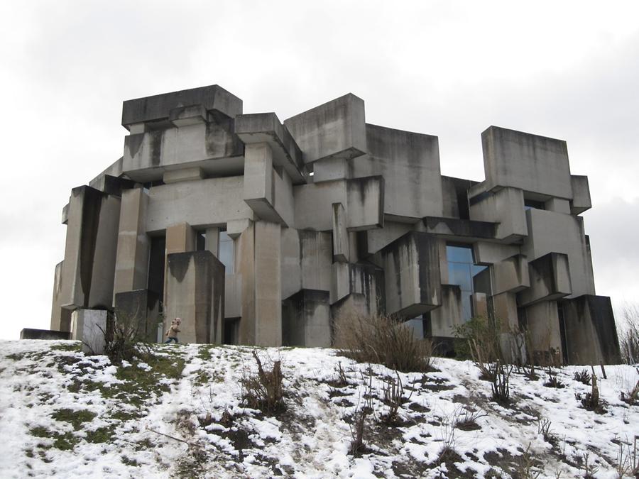 Wotruba Kirche zur Heiligen Dreifaltigkeit am St. Georgen-Berg