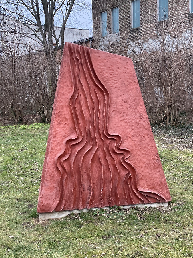 Betonskulptur Meilenstein von Gerald Dannbauer