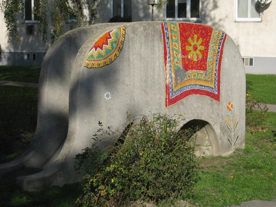 Steinskulptur 'Elefant' vpm Susanne Peschke-Schmutzer 1960