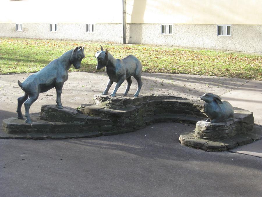 Bronzeplastik 'Junge Steinböcke und Hase' von Maria J. van Everdingen 1954