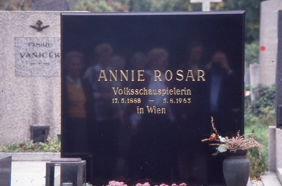 Annie Rosar