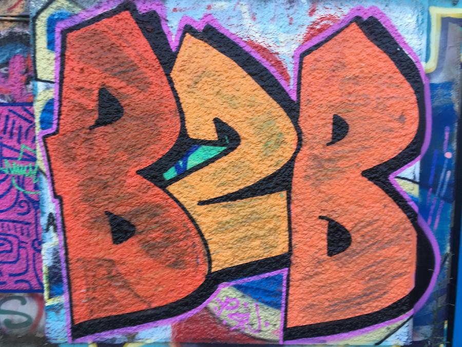Graffito 'B2B' - Franz Josefs-Kai - Donaukanalradweg, 1010 Wien