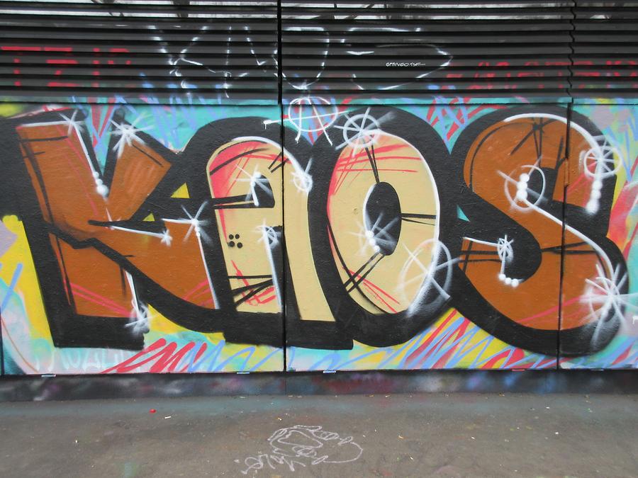 Graffito 'Kaos' - Franz Josefs-Kai - Donaukanalradweg, 1010 Wien