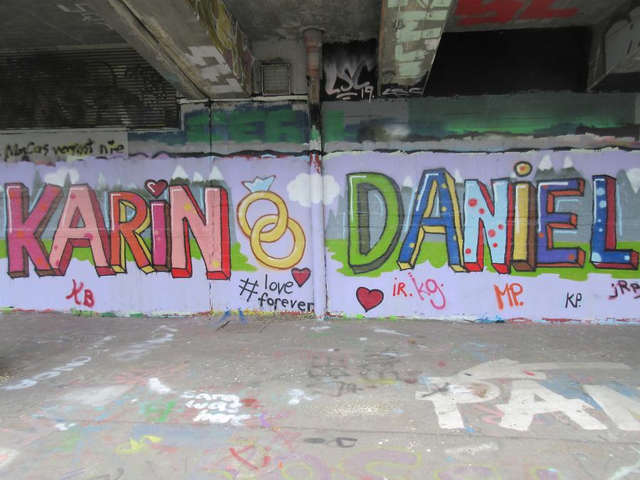Graffito 'Karin & Daniel' - Franz Josefs-Kai - Donaukanalradweg, 1010 Wien