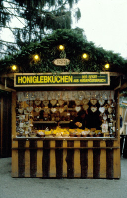 Verkaufsstand auf dem Wiener Christkindlmarkt, © IMAGNO/Dagmar Landova