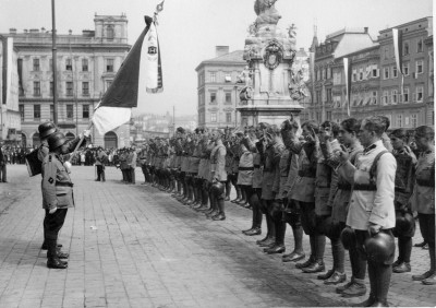 Angelobung auf dem Linzer Hauptplatz, © IMAGNO/Austrian Archives (S)