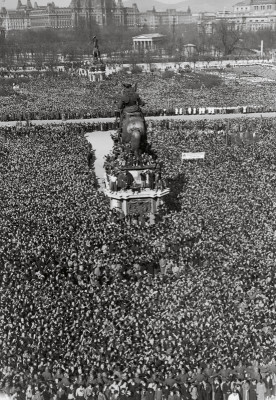 Heldenplatz, März 1938, © IMAGNO/Austrian Archives