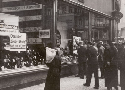 Boykott der Nationalsozialisten gegen jüdische Geschäfte, © IMAGNO/Austrian Archives