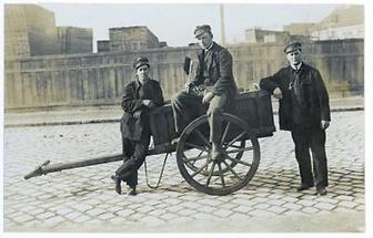 Drei Transportarbeiter