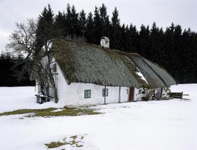 Traditionelles strohgedecktes Haus, © IMAGNO/Gerhard Trumler