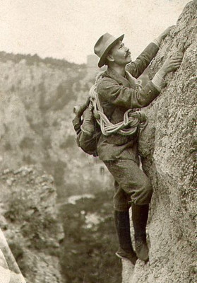 Bergsteiger auf einer Felswand, © IMAGNO/Austrian Archives