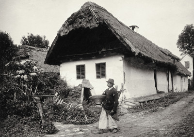 Bauer vor kroatischem Bauernhaus, © IMAGNO/Austrian Archives