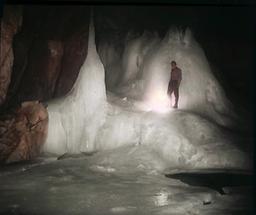 In den Dachstein-Rieseneishöhlen