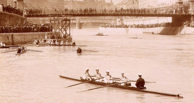 Ausfahrt der Ruderboote auf dem  Wiener Donaukanal, © IMAGNO/Austrian Archives