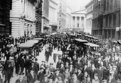Menschenmenge vor der New Yorker Börse, © IMAGNO/Austrian Archives (S)