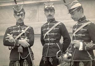 Drei Männer in Uniform