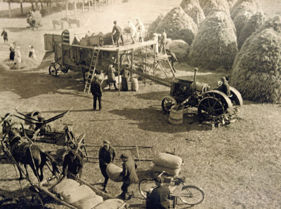 Das Dreschen des Getreides in der Kolchose, © IMAGNO/Austrian Archives (S)