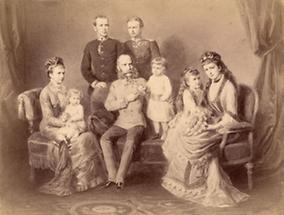 Österreichs Kaiserpaar im Familienkreise