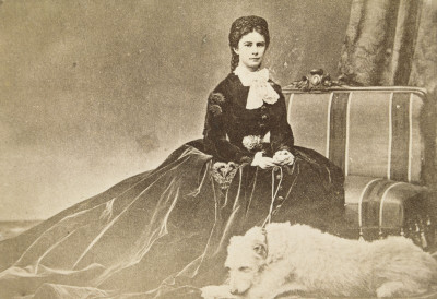 Kaiserin Elisabeth mit ihrem Hund, © IMAGNO/Austrian Archives