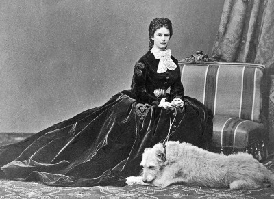 Kaiserin Elisabeth von Österreich mit ihrem Hund, © IMAGNO/ÖNB