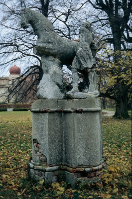 Steinskulptur im Schlosspark von Ernstbrunn, © IMAGNO/Gerhard Trumler