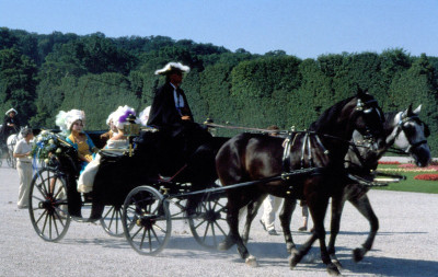 Fiaker im Schloßpark von Schönbrunn, © IMAGNO/Dagmar Landova