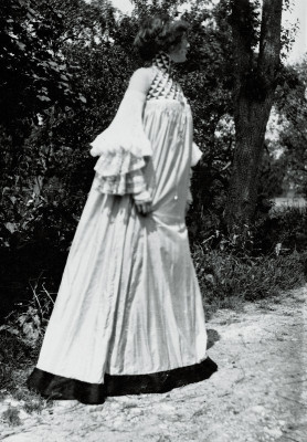 Emilie Flöge in einem Garten-Kleid, © IMAGNO/Austrian Archives