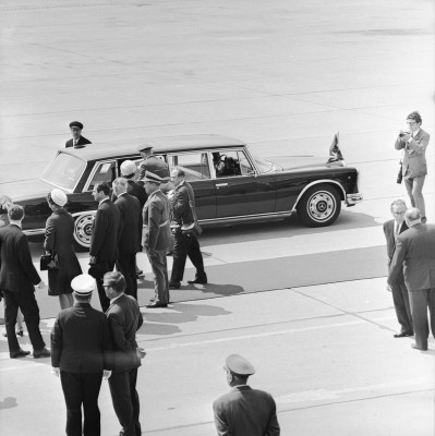 Queen Elisabeth II am Flughafen, © IMAGNO/Barbara Pflaum