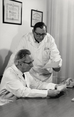 Viktor Frankl mit Dr. Kocourek, © IMAGNO/Viktor Frankl Archiv