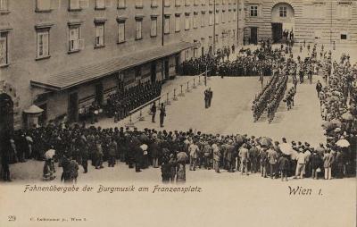 Fahnenübergabe der Burgmusik am Franzensplatz, © IMAGNO/Austrian Archives