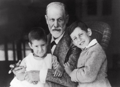 Sigmund Freud mit seinen Enkeln Heinz und Ernst, © IMAGNO/Sigm.Freud Priv.Stiftung