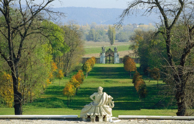 Blick auf barockes Gartentor mit Steinskulpturen, © IMAGNO/Gerhard Trumler