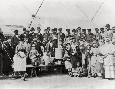Jüdische Flüchtlinge in einem Auffanglager, © IMAGNO/Franz Hubmann