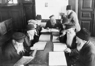 Talmudstudium in einem Altersheim, © IMAGNO/Austrian Archives