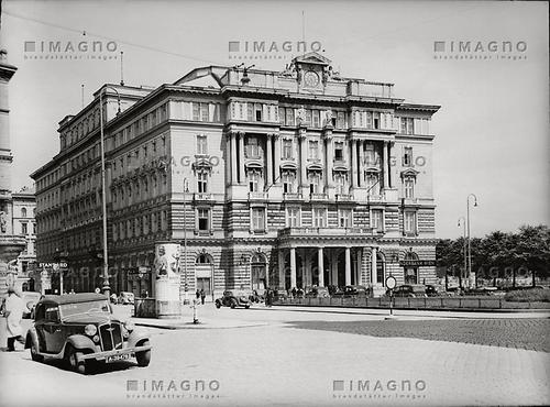 Das Hotel Metropole am Morzinplatz. Um 1935.