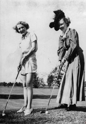 Zwei Damen beim Golfen, © IMAGNO/Austrian Archives (S)