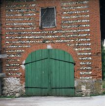 Bauernhaus mit Fassade in murus romanus-Technik