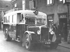 Erster fahrplanmäßiger Autobus