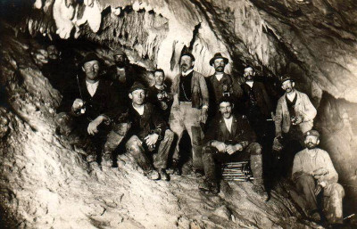 Gruppenportrait in der Dachsteinhöhle, © IMAGNO/Austrian Archives