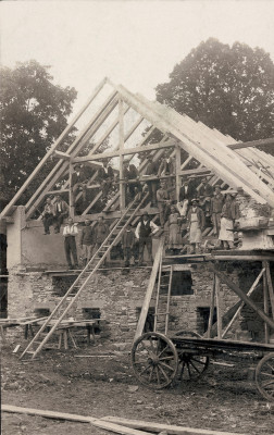 Arbeiter posieren in einem Rohbau, © IMAGNO/Austrian Archives